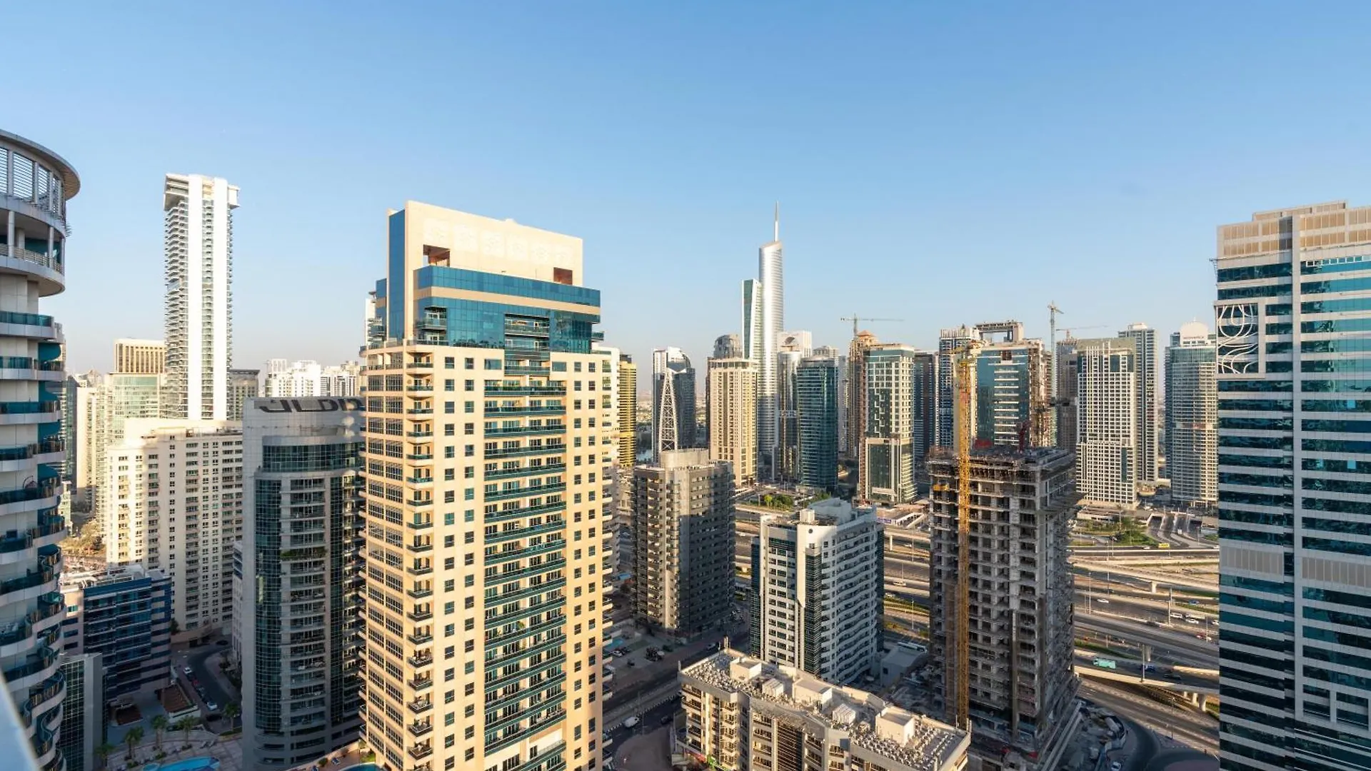 Chic Waterfront Escape With Stunning Views In Stella Maris, Dubai Marina Apartment