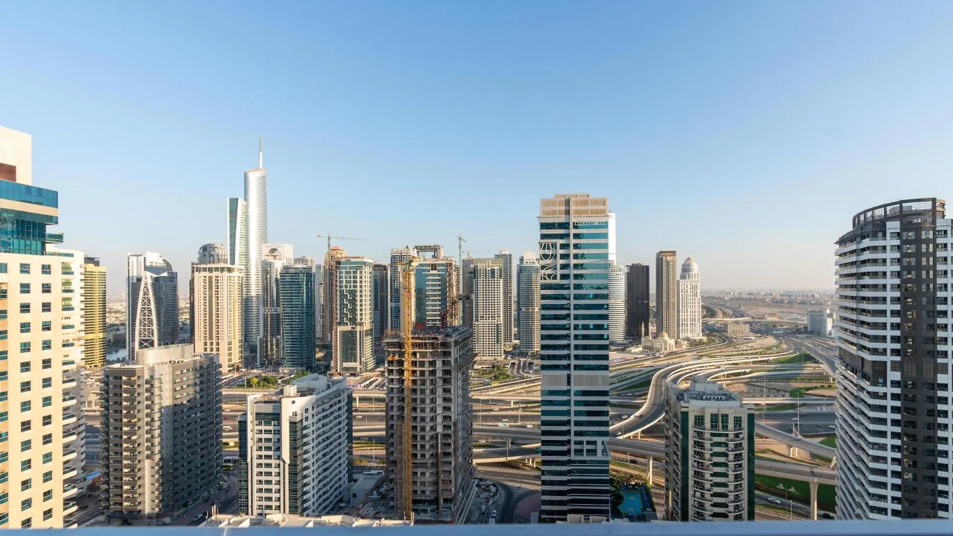 Chic Waterfront Escape With Stunning Views In Stella Maris, Dubai Marina Appartement