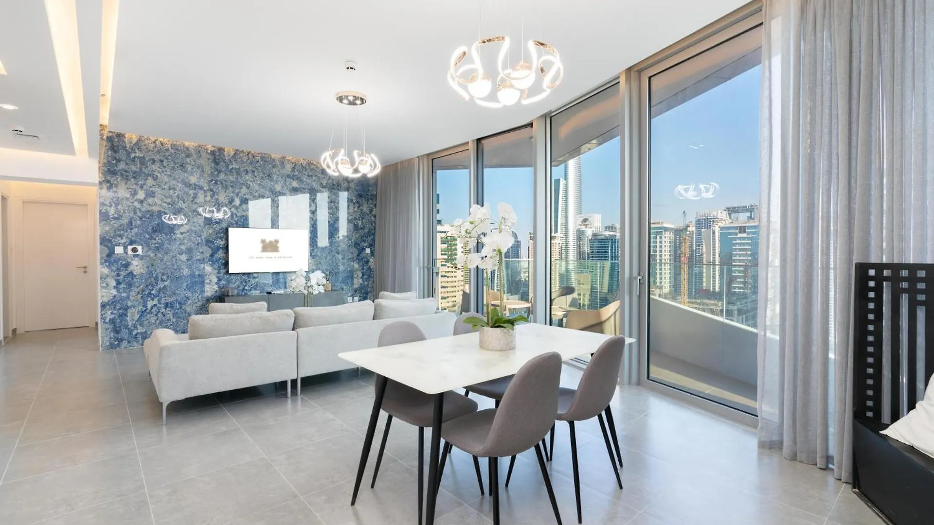 Chic Waterfront Escape With Stunning Views In Stella Maris, Dubai Marina Appartement