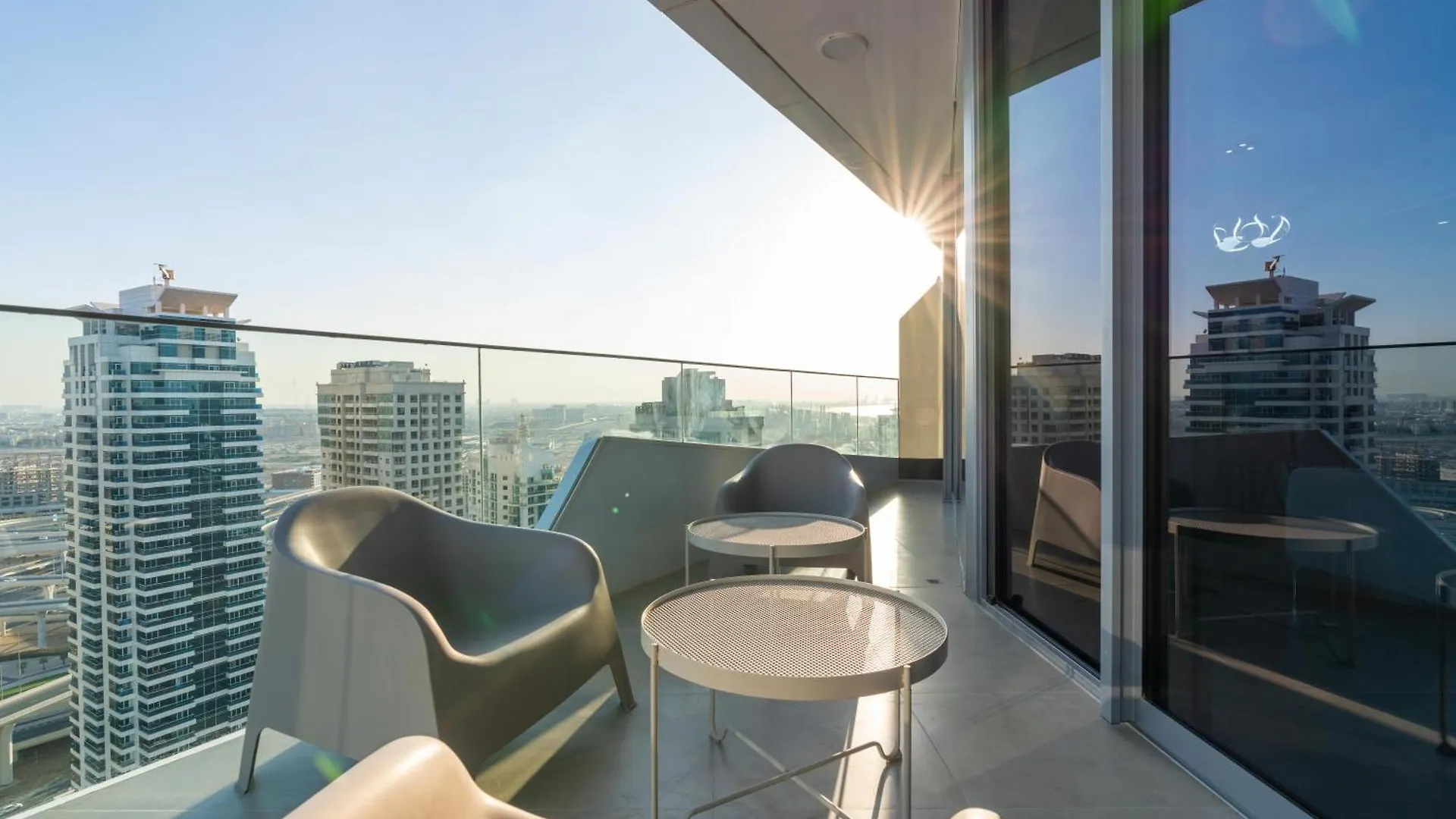 Chic Waterfront Escape With Stunning Views In Stella Maris, Dubai Marina Apartment