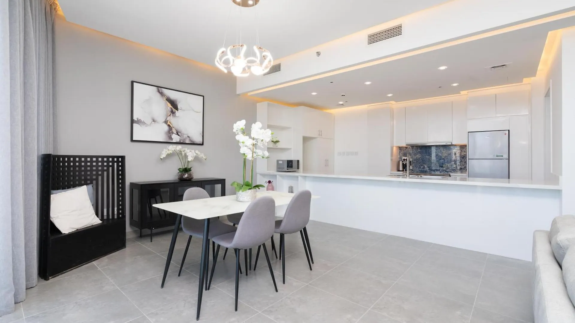 Chic Waterfront Escape With Stunning Views In Stella Maris, Dubai Marina Appartement