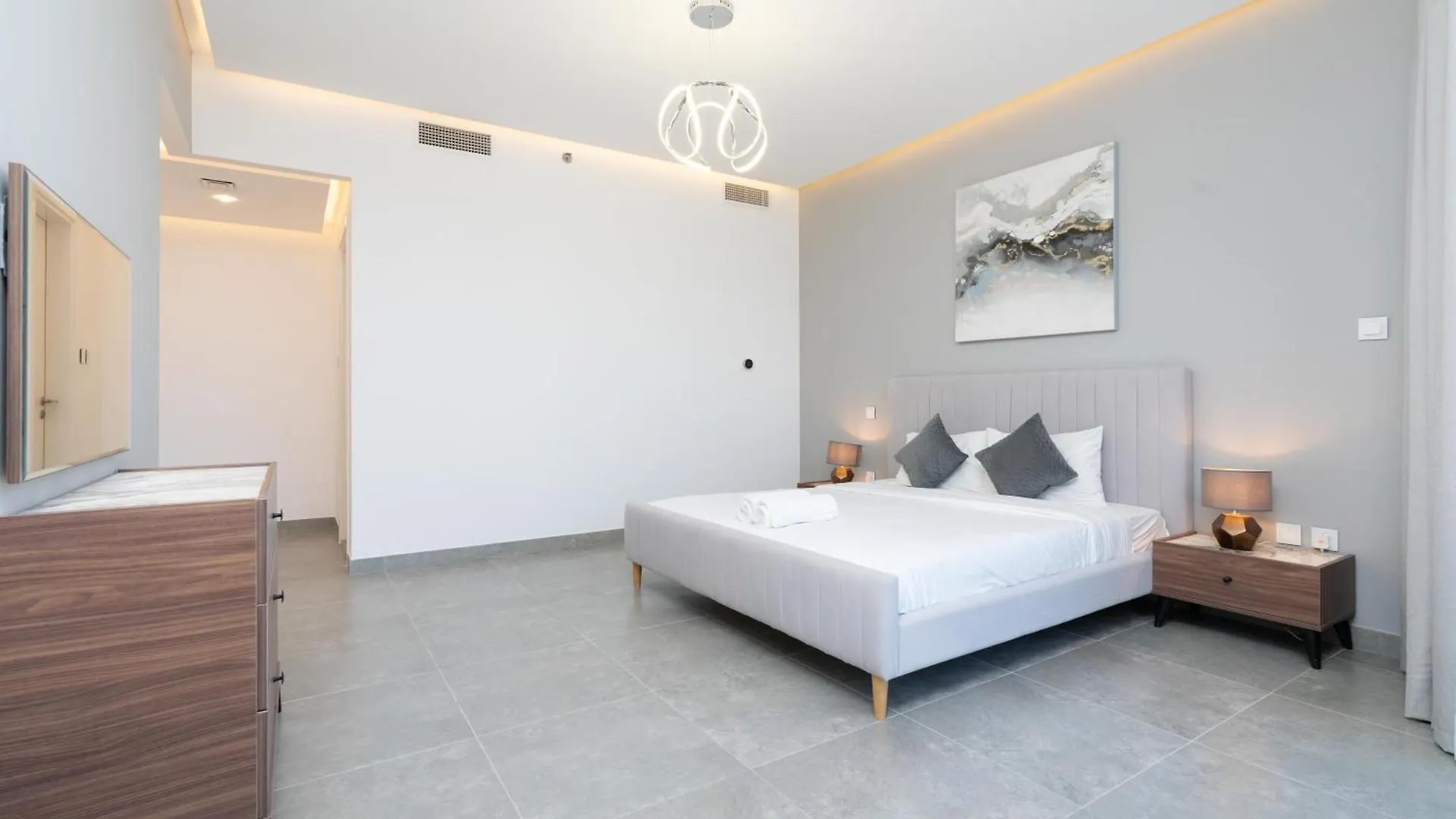 Chic Waterfront Escape With Stunning Views In Stella Maris, Dubai Marina Appartement